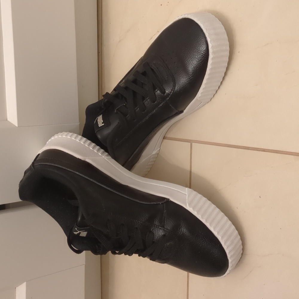 PUMA Carina – Sneaker, Leather, Fits Like size 8 (Tagged Size 9)